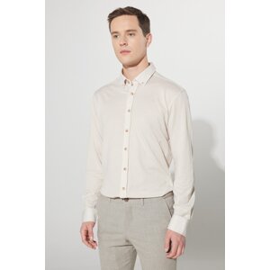 ALTINYILDIZ CLASSICS Men's Beige Comfort Fit Comfy Cut Buttoned Collar Cotton Shirt.