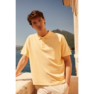 ALTINYILDIZ CLASSICS Pánské žluté tričko s rolovacím límcem ze 100% bavlny Slim Fit Slim Fit s rolákem s krátkým rukávem.