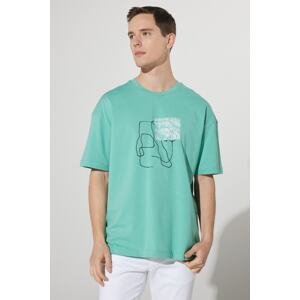 AC&Co / Altınyıldız Classics Men's Mint Oversized Loose Fit, Crew Neck 100% Cotton Printed T-Shirt.