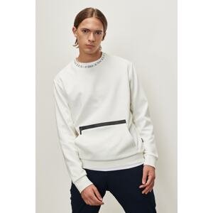 AC&Co / Altınyıldız Classics Men's White Standard Fit Regular Fit Crew Neck Slogan Detailed Pocket Sweatshirt
