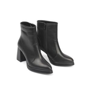 Capone Outfitters Round Toe Side Zipper Platform Women's Boots
