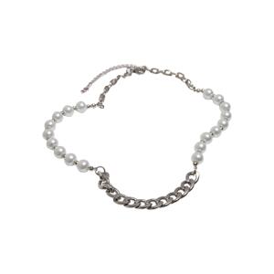 Stříbrný řetízkový náhrdelník s různými perlami